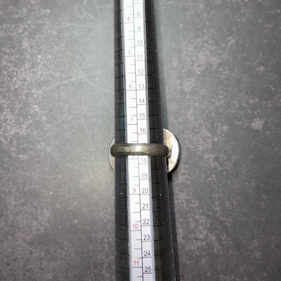 Elegant Labradorite Gemstone Ring - Picture 4 of 9